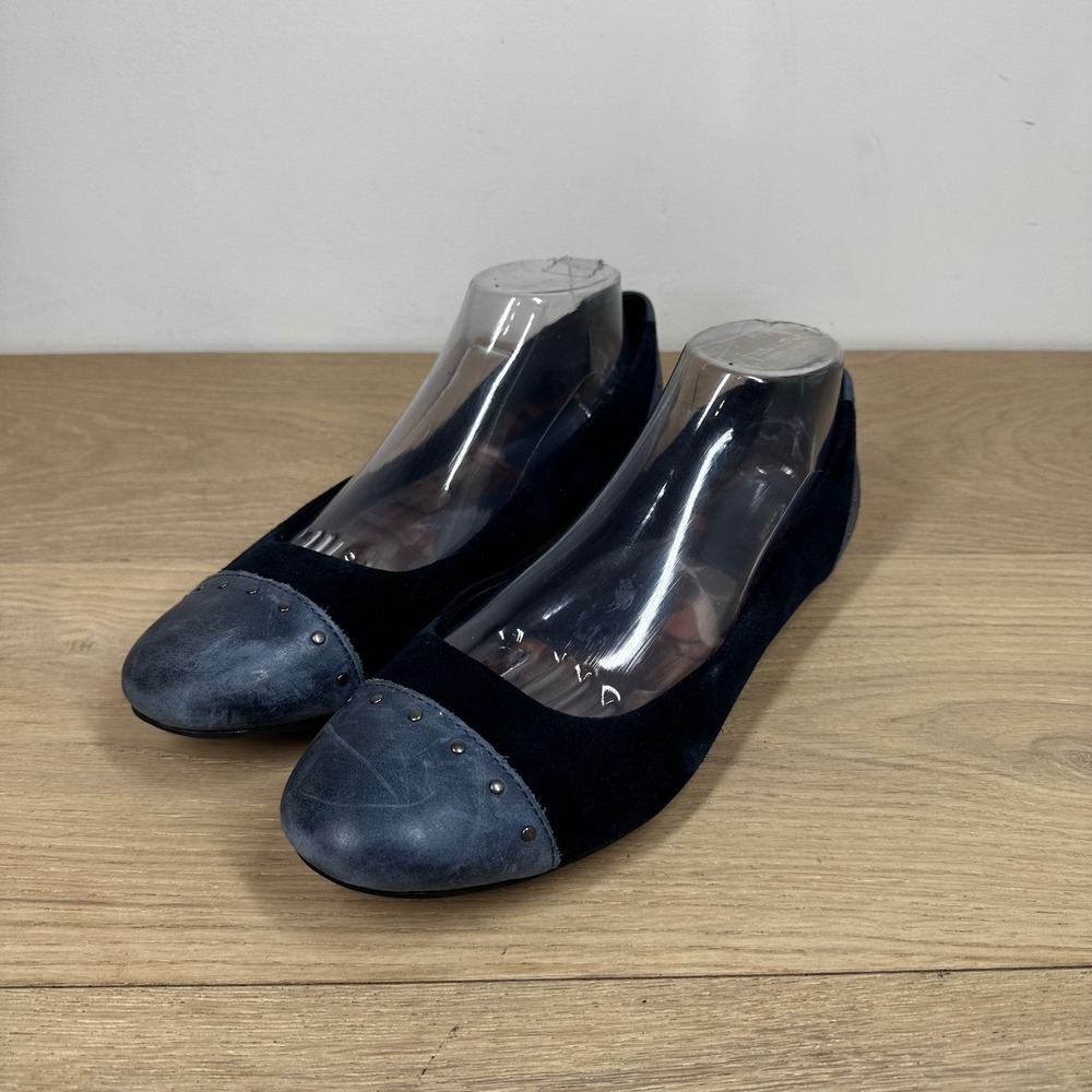 Born Ballet Flats Women 10.5 Navy Blue Leather Suede Cap Toe Studded Casual